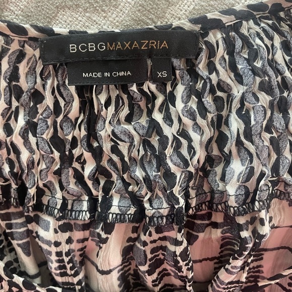 BCBGMaxAzria 10% Silk Boho Peasant Top Smocked Tie Waist Size XS EUC Fits Small - Picture 13 of 13